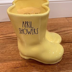New Rae Dunn April Showers Candle